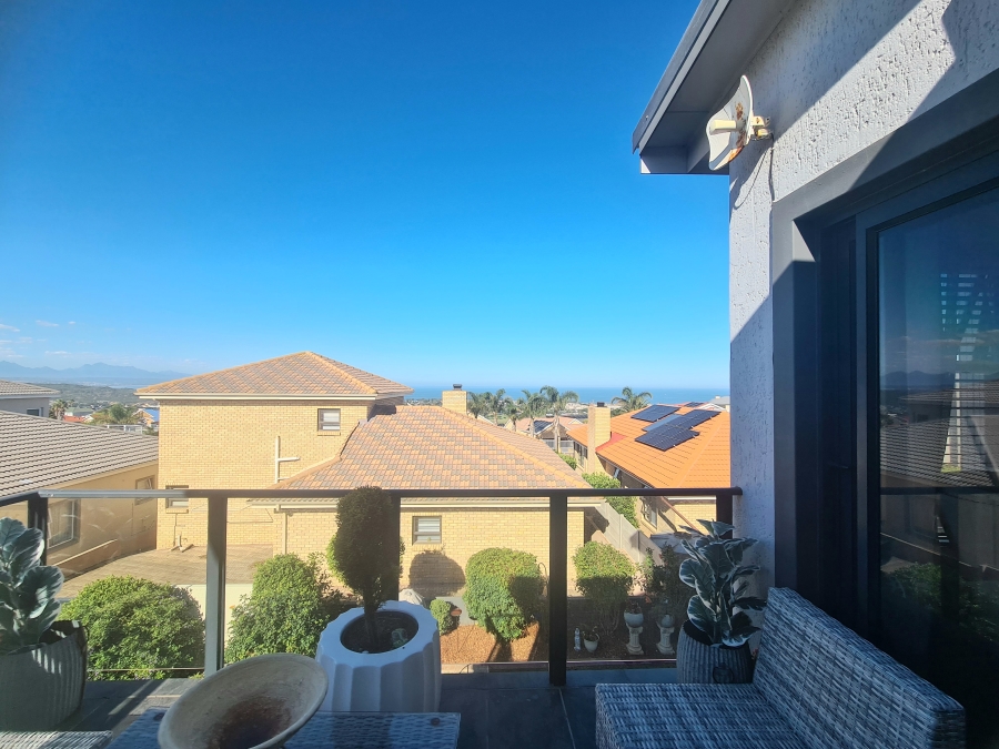 To Let 4 Bedroom Property for Rent in Hartenbos Heuwels Western Cape